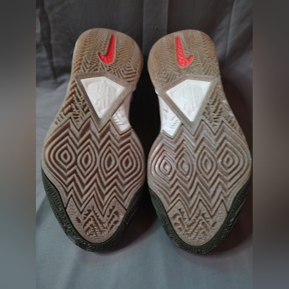 Nike Kyrie 8 N7 - Picture 3 of 5